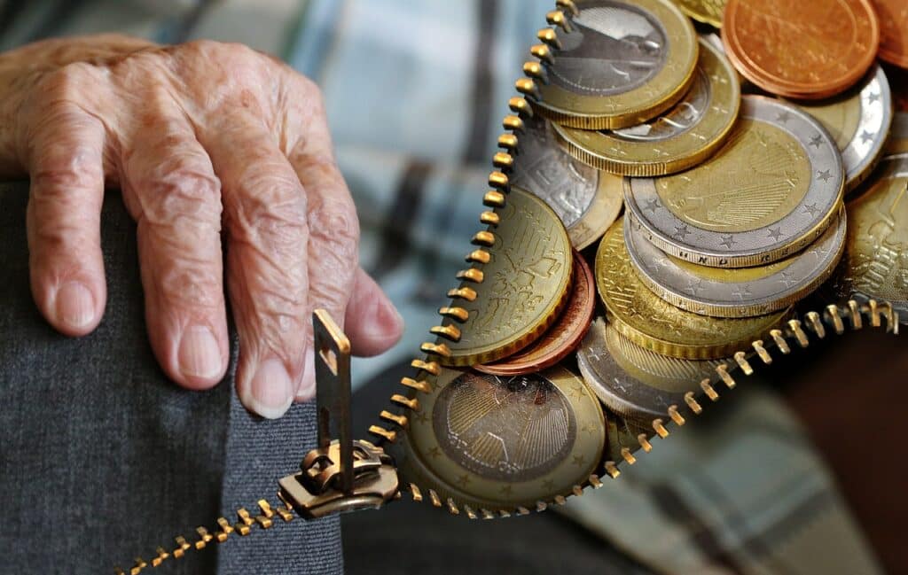 old people, pensioners, pension-1555705.jpg