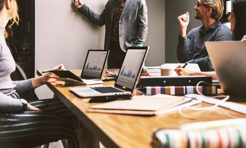 job, office, traslado intraempresarial